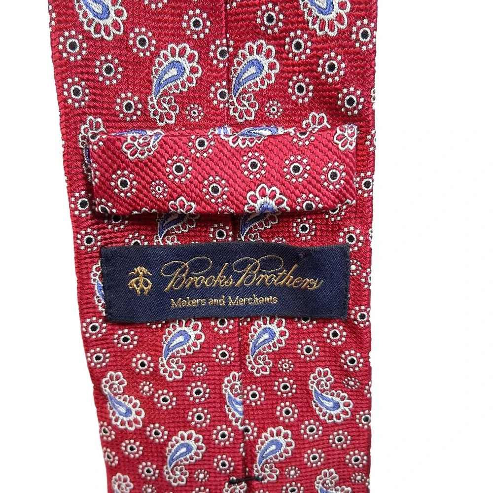 Brooks Brothers Makers and Merchants Tie Necktie Red Paisley Silk Classic Preppy